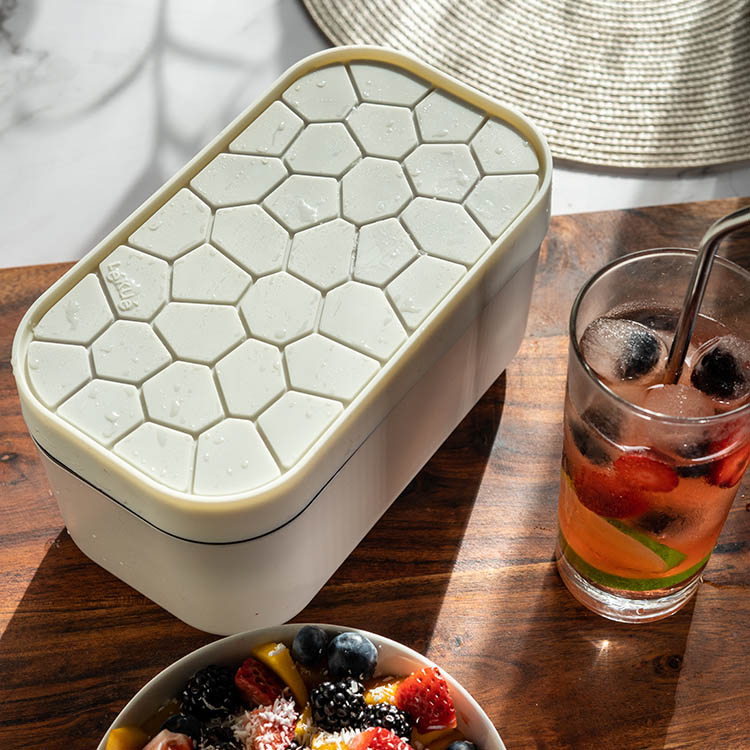 Isbox, Vit